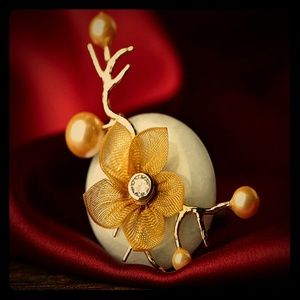 vintage flower breast pin upscale pearl collar pin